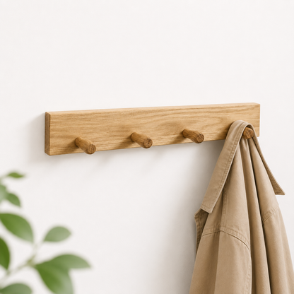 Wandgarderobe im Flur montiert – praktischer Stauraum für Flur und Eingangsbereich.
