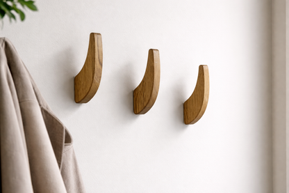 Garderobenhaken aus Massivholz Eiche – Handgefertigte Wandhaken – Minimalistische Kleiderhaken aus Eichenholz – Modern & Zeitlos