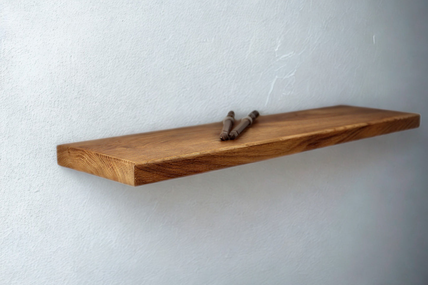 Schwebendes Wandregal aus Eiche – Massives Holzregal für Bücher, Pflanzen & Deko | Unsichtbare Halterung | Modern und Minimalistisch