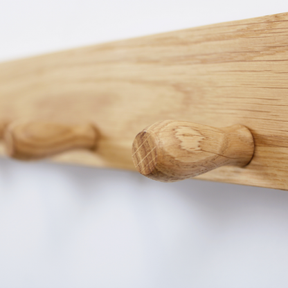 Wandgarderobe als Einzugsgeschenk – zeitloses Design für jeden Eingangsbereich.