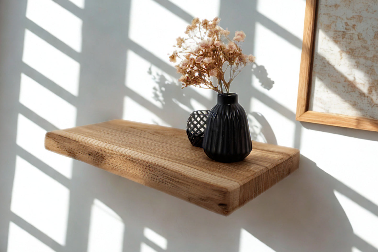Massives Holzregal mit Baumkante, nachhaltiges Regal aus Holz, Regal nach Maß