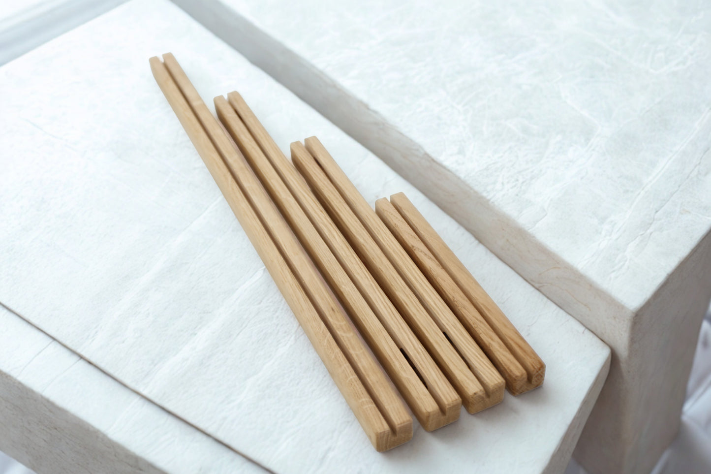 Bilderleiste - Fotoleiste aus Eichenholz, Wandboard für Bilder, mit Klebeaufhängung