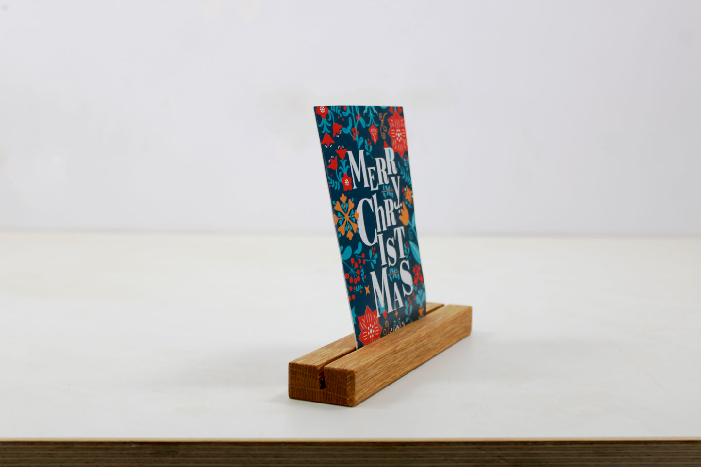 Handgefertigter Kartenhalter aus Eichenholz