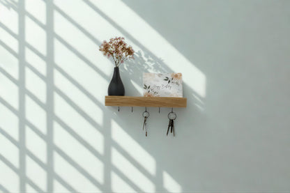 Schlüsselbrett Tavero aus Eiche mit Ablage & Haken – Wandregal aus Massivholz, handgefertigt, minimalistisch | modern
