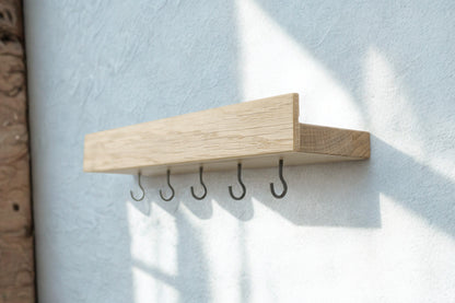 Schlüsselbrett Tavero aus Eiche mit Ablage & Haken – Wandregal aus Massivholz, handgefertigt, minimalistisch | modern