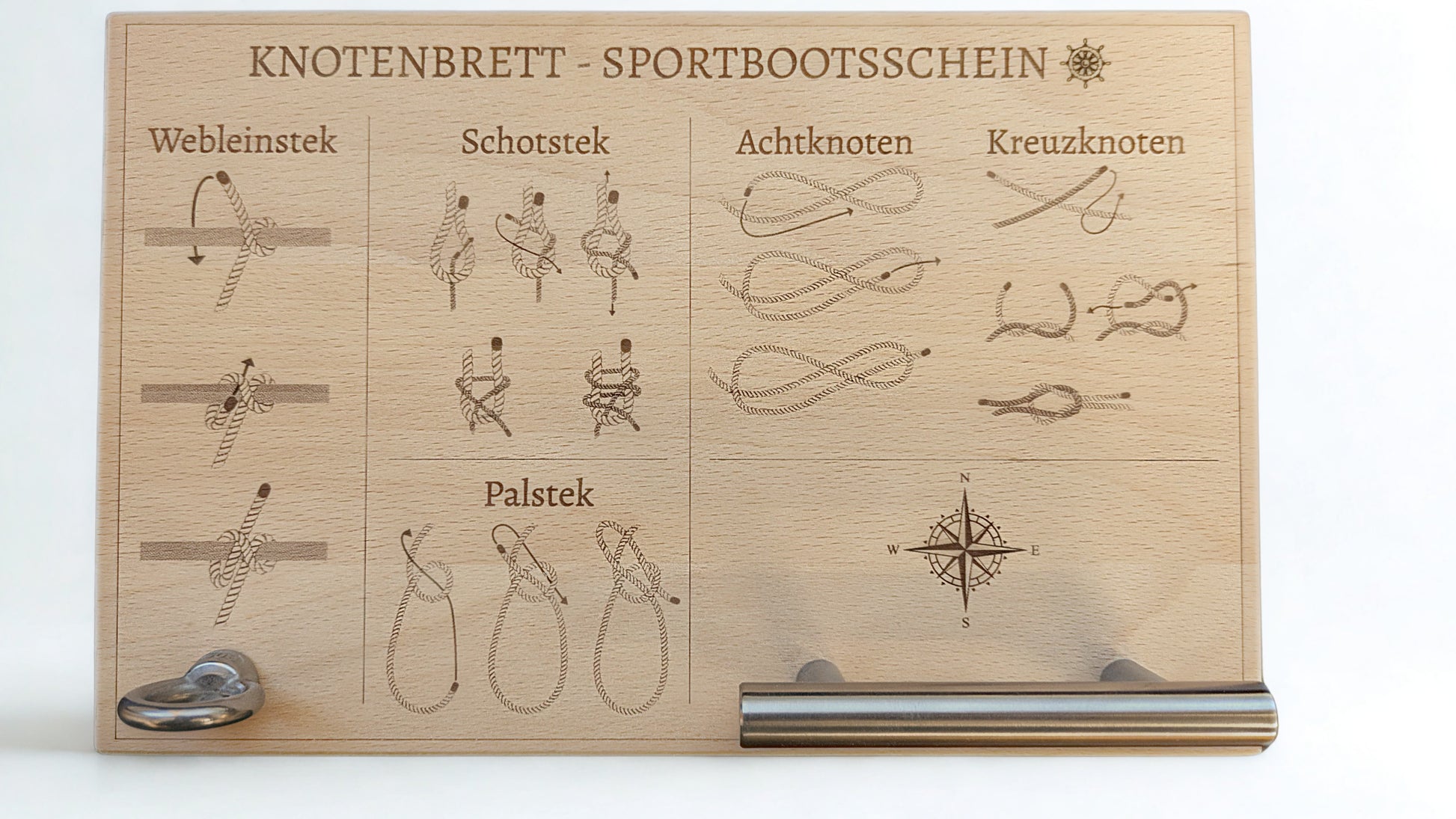 Hände üben einen Knoten am Knotenbrett Sportbootsschein – praktisches Training für das Training für den SBF.